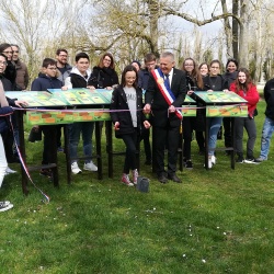 Inauguration &quot;En balade dans les Grands Fossés&quot; - Baugy 18800Le CMJ et monsieur le Maire Pierre Grosjean