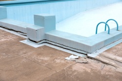 RAPPEL : LA PISCINE N'OUVRIRA PAS CET ÉTÉ